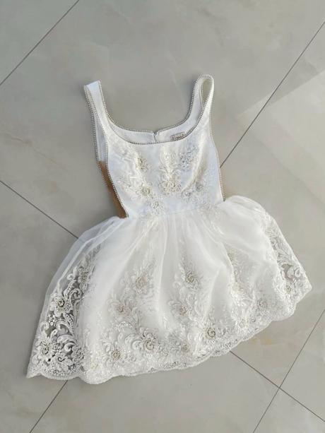 Krasné elegantné šaty, m