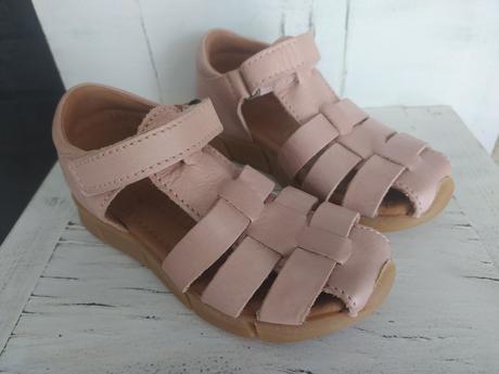 Bisgaard sandalky, 24