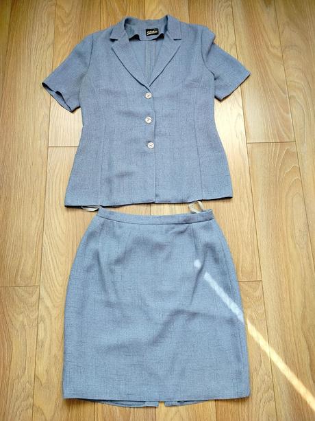 Dámsky kostým, m
