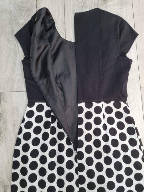 Elegantné bodkované šaty č.s, s