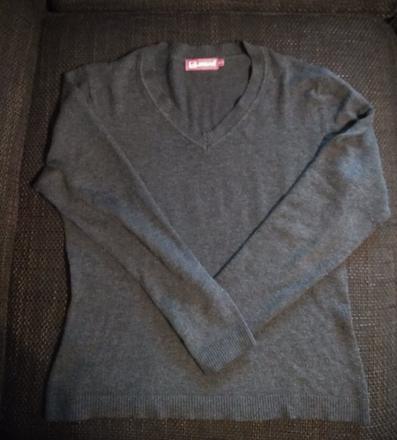 Tenky velmi pruzny svetrik vel 40/42, 40