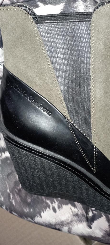 Znackove cizmy z pravej koze zn.calvin klein,raz p, 39
