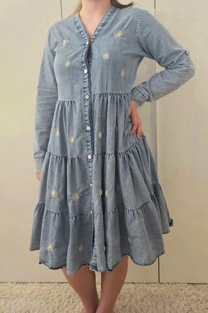 Riflové šaty s margarétkami, l