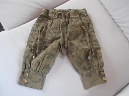 Trojštvrťové nohavice olivovej farby 4-5 rokov, 110