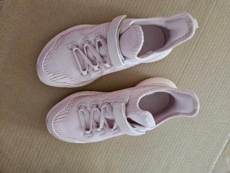 Balík topánok 33, 33