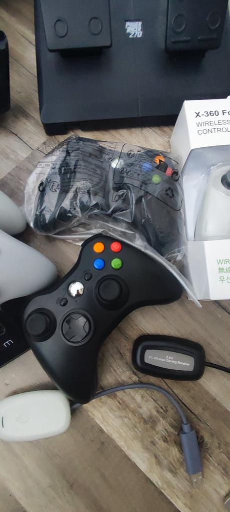 Xbox 360 + príslušenstvo,