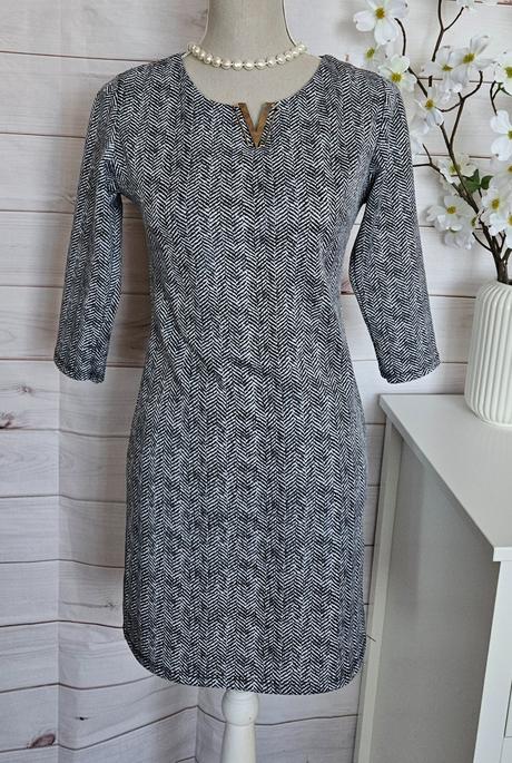 Pekné šedé šaty, s