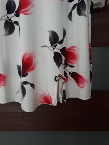 Kvetovaná blúzka, 42