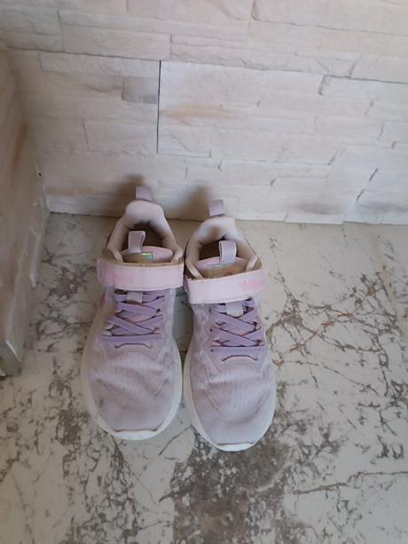 Tenisky, 33