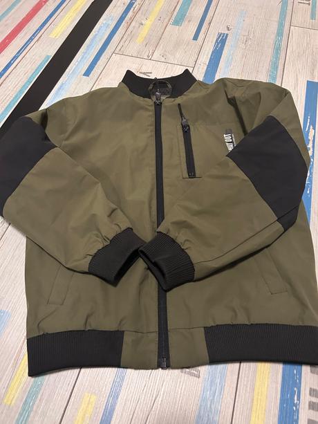 Bombera, reserved,134