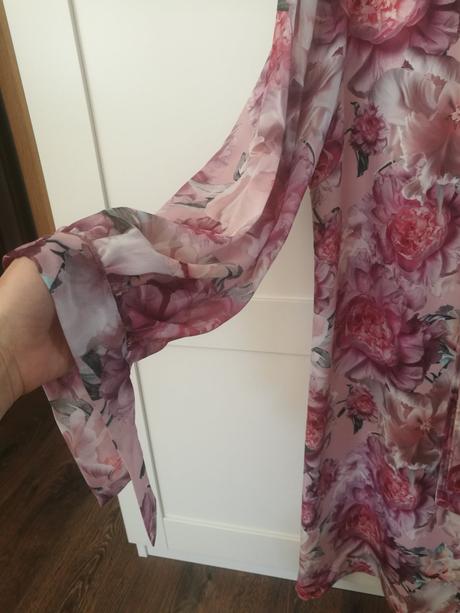 Nádherné šaty s pivonkami, 40