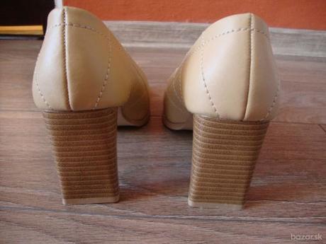 Béžové lodičky pevný podpätok 1x použité, 38