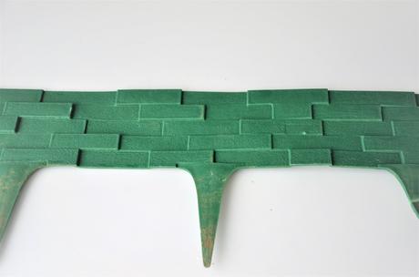 5 ks plastových obrubníkov, 