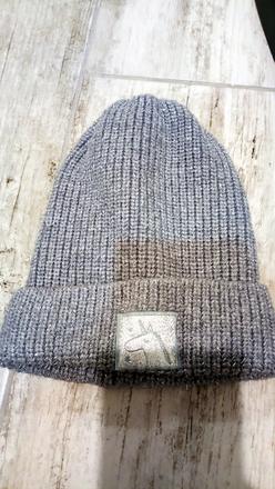 Jarná siva čiapka reserved top stav, reserved,116