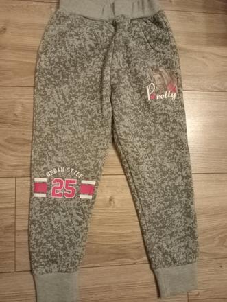 Nenosené oteplene tepláky s koníkom, 104