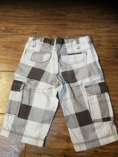 Kratasi, reserved,128