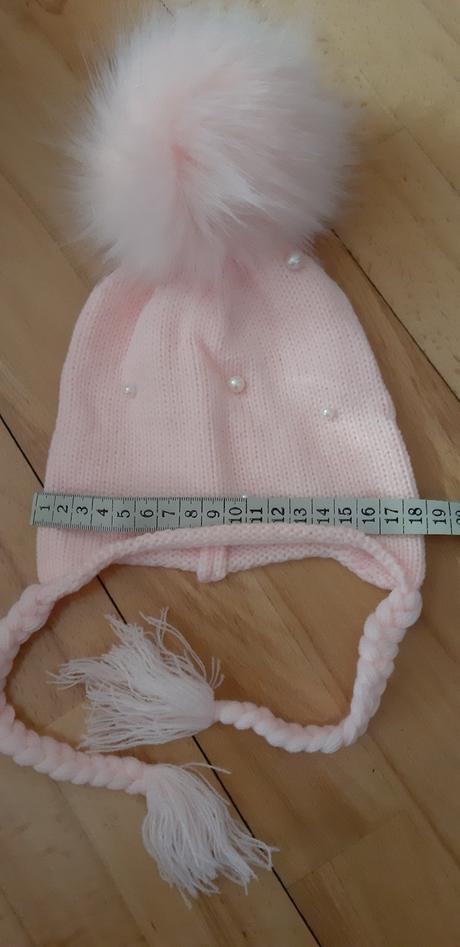 Zimná čiapka s brmbolcom, <50