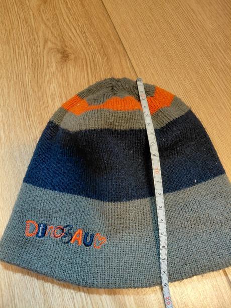 Čiapka a šal, 98