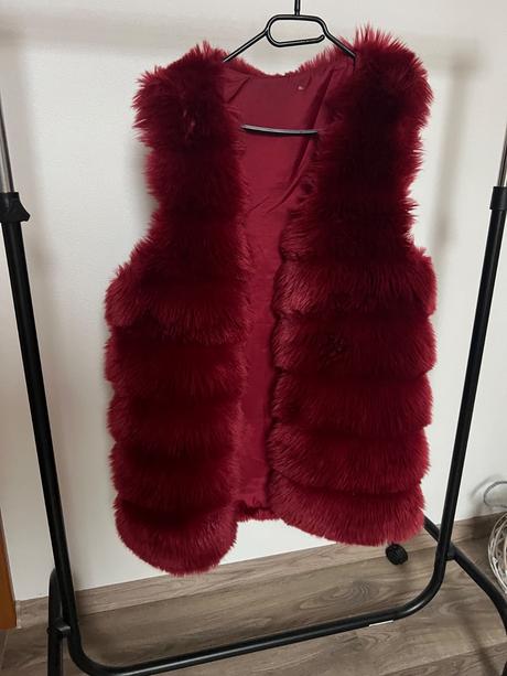 Kozusinova burgundy vesta,