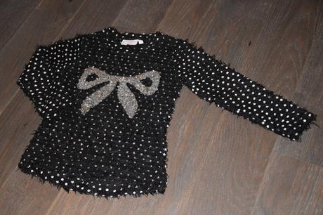 Veľmi pekný pulóvrik s flitrami, bodkami a mašľou, next,122