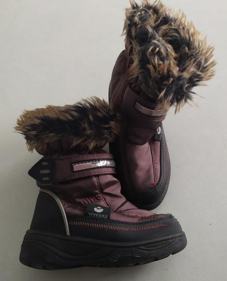 Dievčenské snehule, 25