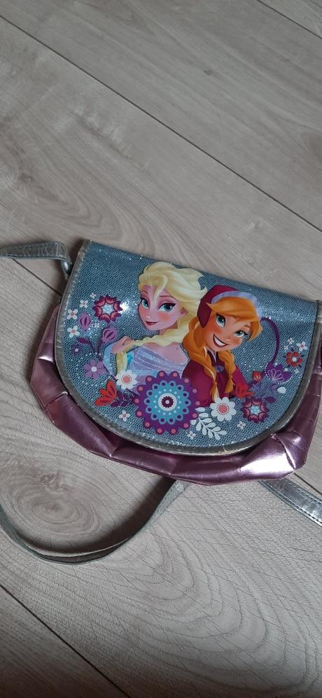 Rozne ruksasy a kufriky,