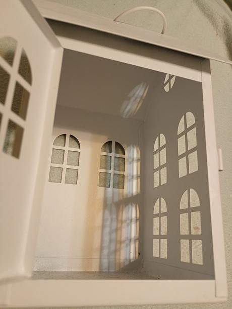 Väčší otvárací kovový lampáš domček, 
