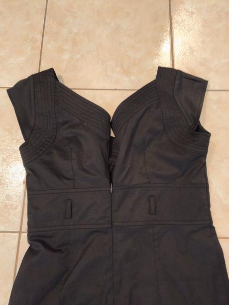 Šaty čierne krátke, 40