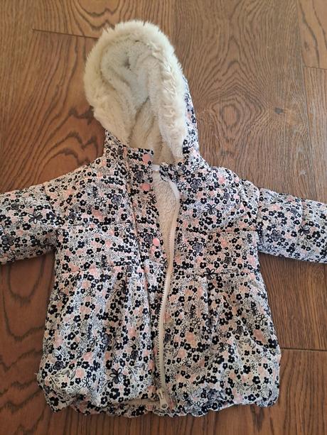 Zimny overal a bundicka, 86