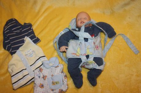 Smejúce sa  chou chou bábo 42 cm aj s nosičom, 