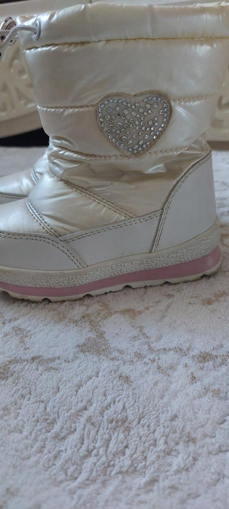 Krásne perletove zimné snehulky, 26