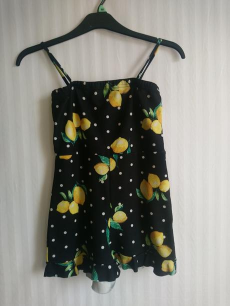 Čierny overal na ramienka, motív citróny, boohoo, s