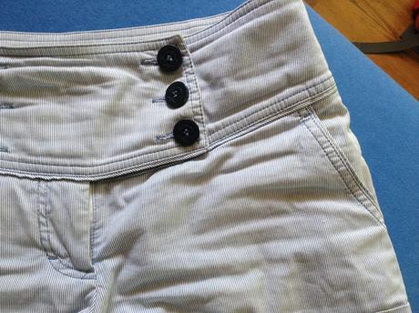 Pásikavé šortky, 36