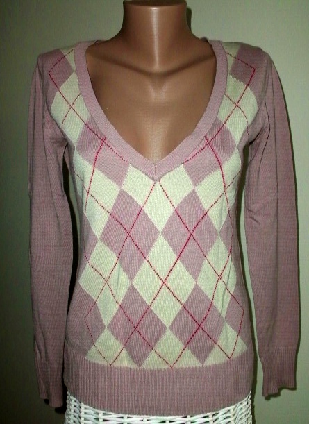 Trendy kosoštvorcový svetrík vo veľ. s-m, s