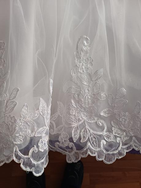 Šaty na 1.sv prijimanie, 140