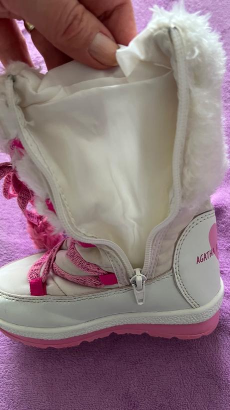 Snehule aghata ruiz de la prada, 26