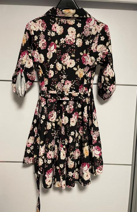 Predám nové šaty s kvetmi, 