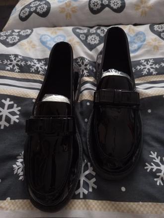 Nové topánky-mokasíny, 39