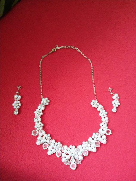Náhrdelník a náušnice,