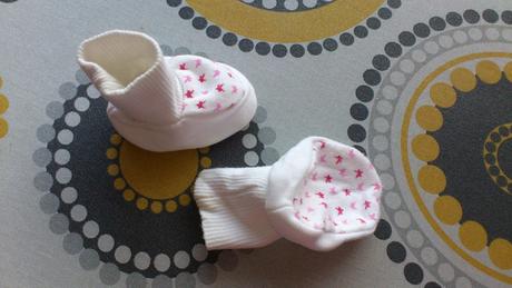 Malé rukavičky a mini capačky pre novorodeniatko, 56