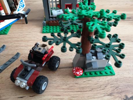 Lego city 4440 policajná stanica v lese,