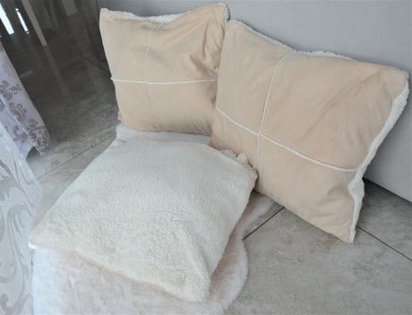 3x béžový vankúš,