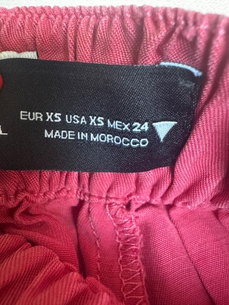 Štýlové vínové kraťasy značky zara veľkosť xs, zara,xs