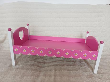 Postieľka pre bábiky, 