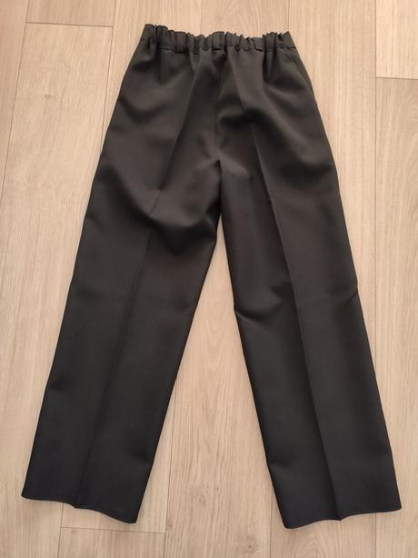 Spoločenské nohavice, 134