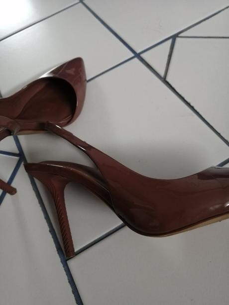 Zaujímavé topanky, 37