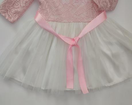 Spoločenské šaty s čipkou, 92