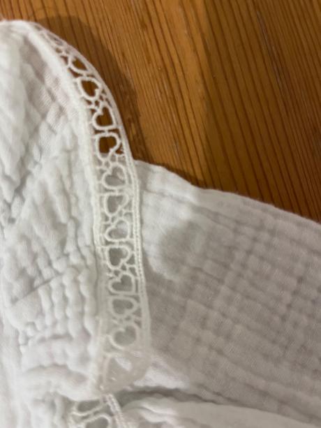 Mušelínové šaty, 74