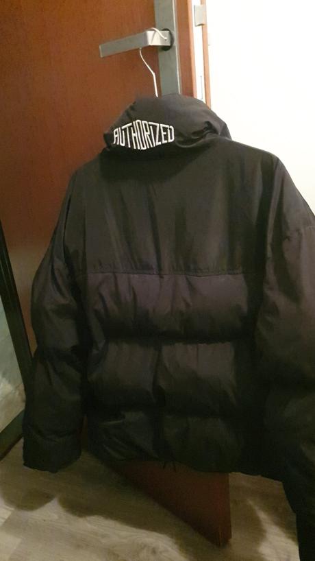 Cierna prechodna bunda, s