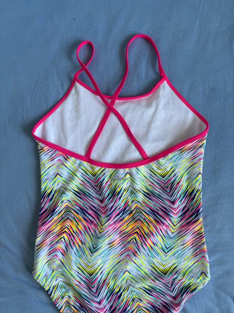 Športové plavky, 152